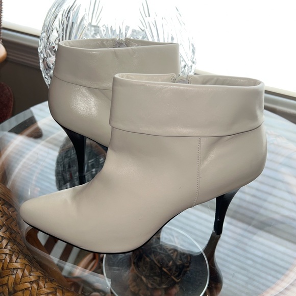 Light cream 3.5” heel ankle booties - Picture 8 of 16